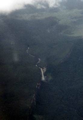 Der mit 990 m höchste Wasserfall der Welt, der Angel Fall