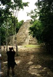 Die große Pyramide in Coba (42 m hoch)