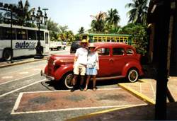 Ein alter Plymouth in Cancun